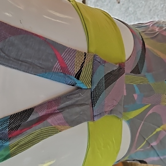 O'stin Studio sports top with jogger bra colorful abstract size small - Picture 5 of 6